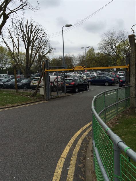 cheap hotel with parking in queen elizqbeth park area